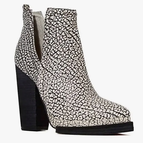 Jeffrey Campbell Shoes - RARE JEFFREY CAMPBELL BLACK & WHITE HEELED BOOTS
